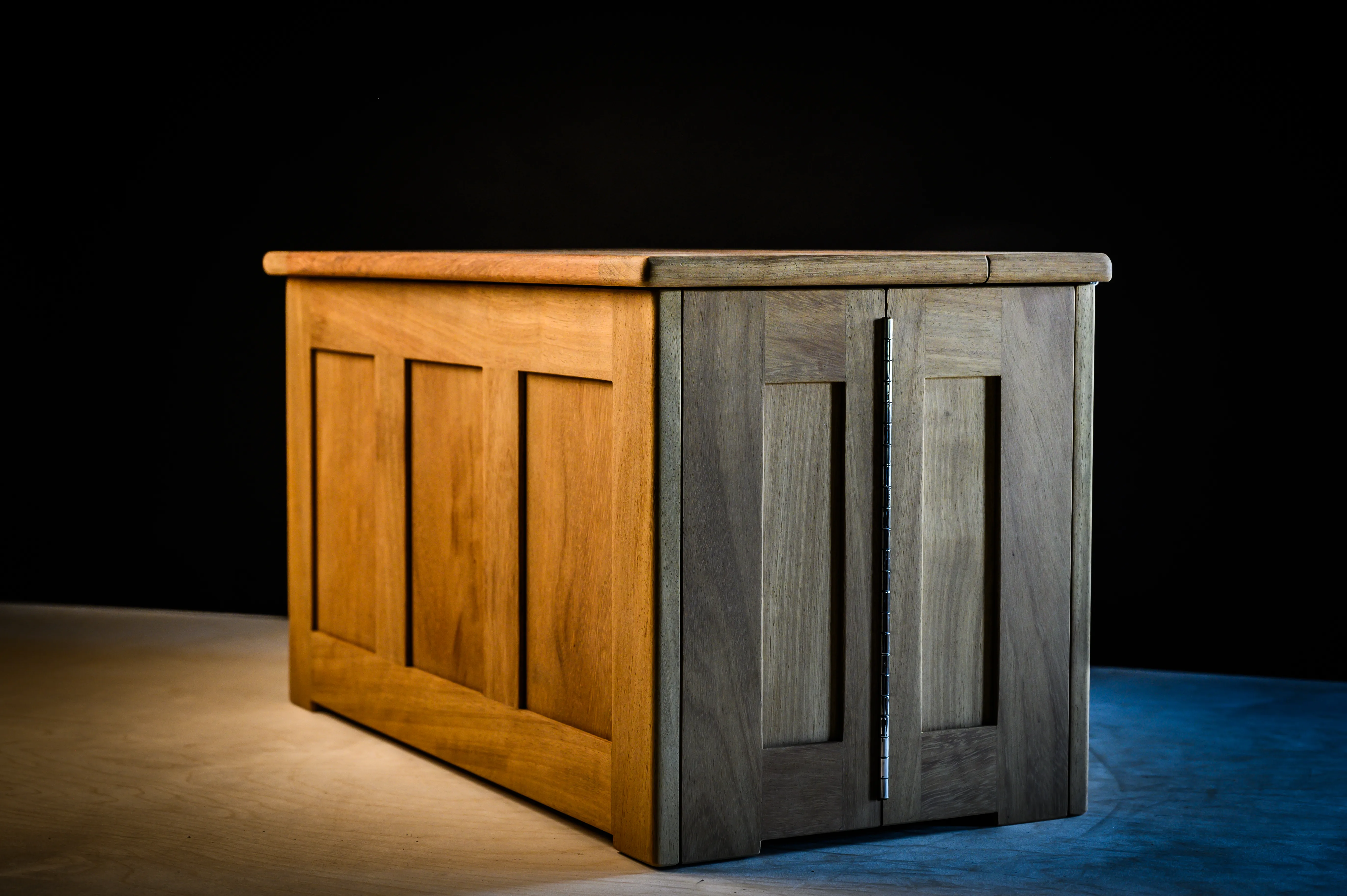 Folding shoe box deployed with solid top panel - three-quarter view