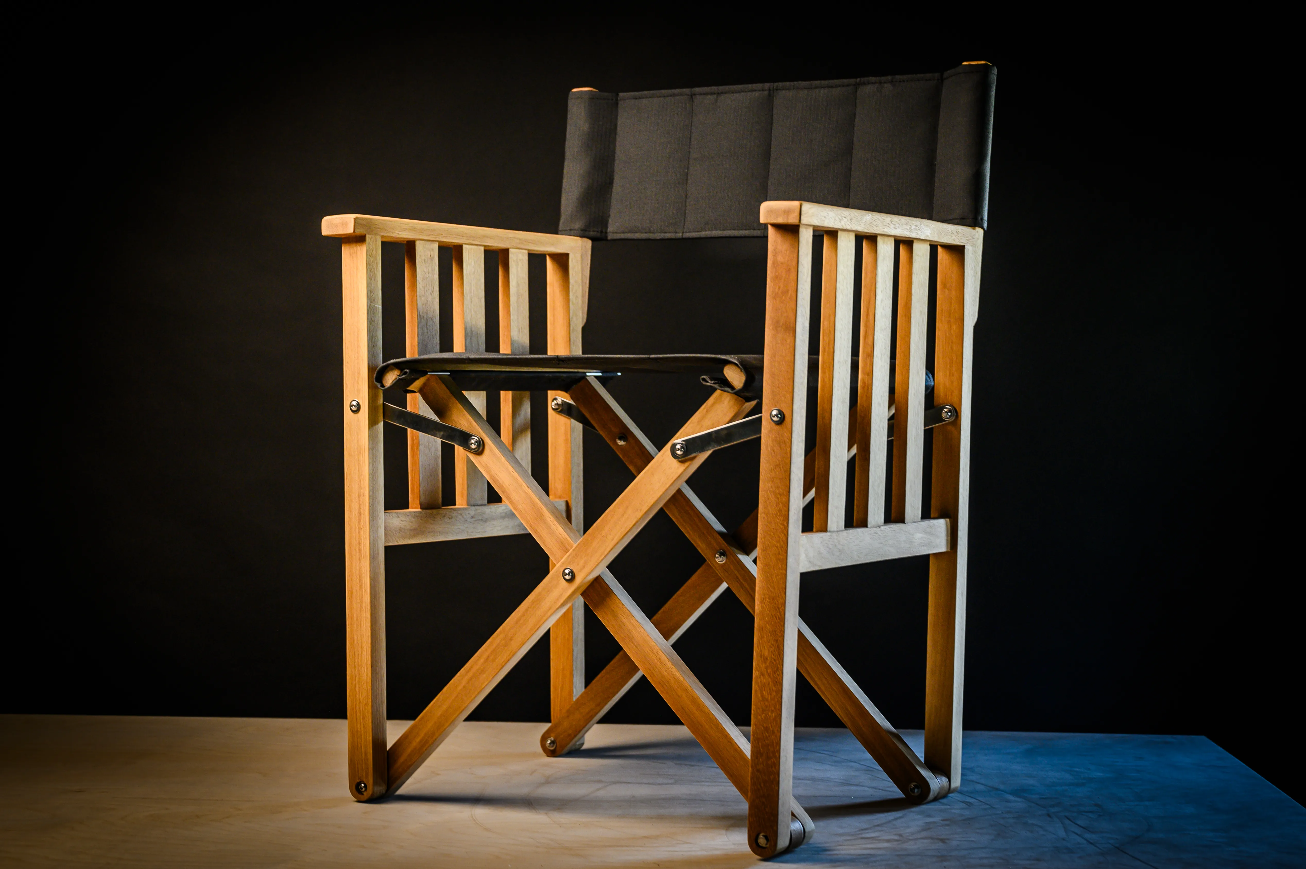 Folding director's chair in Iroko hardwood with dark rip-stop fabric
